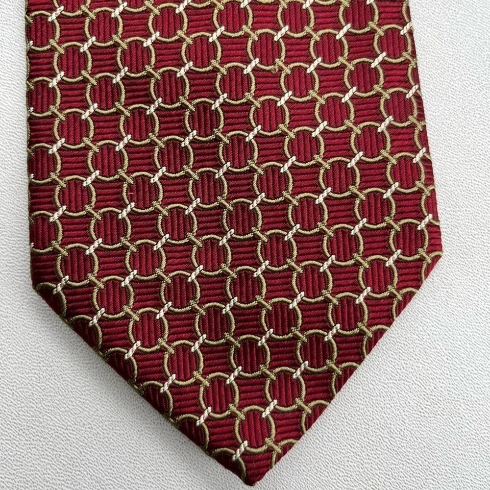 Burberry’s of London Mens Classic Maroon & Gold Chain Link Silk Tie - Picture 4 of 8